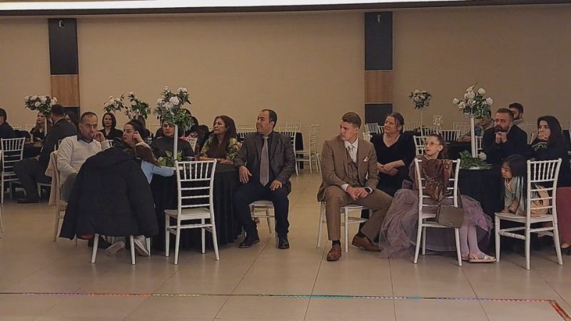     Rahip kızına Türk geleneklerine göre düğün yaptı