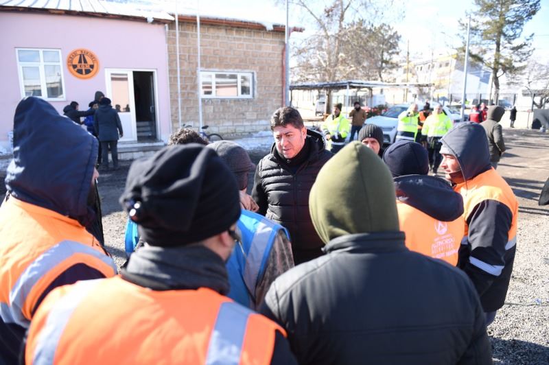 BAŞKAN AŞKIN TÖREN DEPREM BÖLGESİNDE