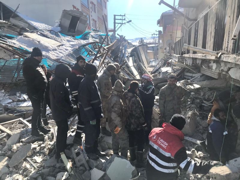 BAŞKAN AŞKIN TÖREN DEPREM BÖLGESİNDE