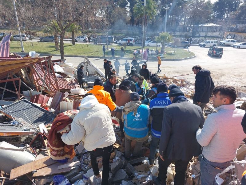BAŞKAN AŞKIN TÖREN DEPREM BÖLGESİNDE