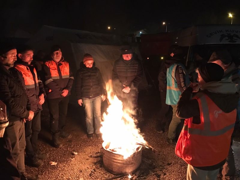 BAŞKAN AŞKIN TÖREN DEPREM BÖLGESİNDE