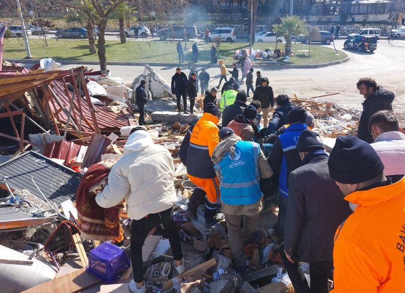 BAŞKAN AŞKIN TÖREN DEPREM BÖLGESİNDE