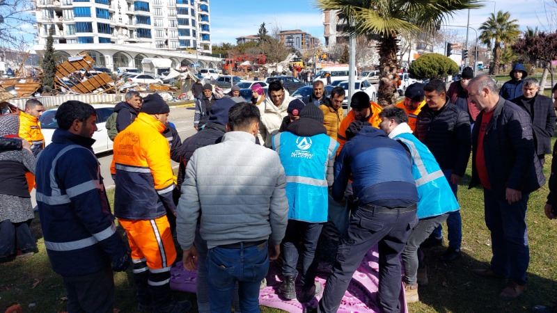 BAŞKAN AŞKIN TÖREN DEPREM BÖLGESİNDE