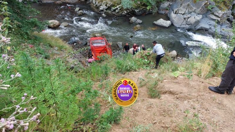 Tarım aracı göle yuvarlandı