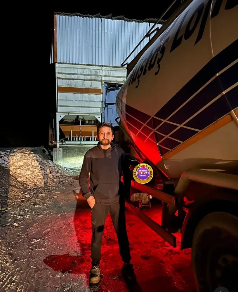 Tır Şoförü Aracını Tamir Etmeye Çalışırken Yaşamını Yitirdi