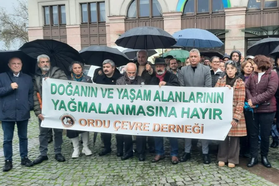  Ordu Büyükşehir Belediyesi imza standını söküp götürdü