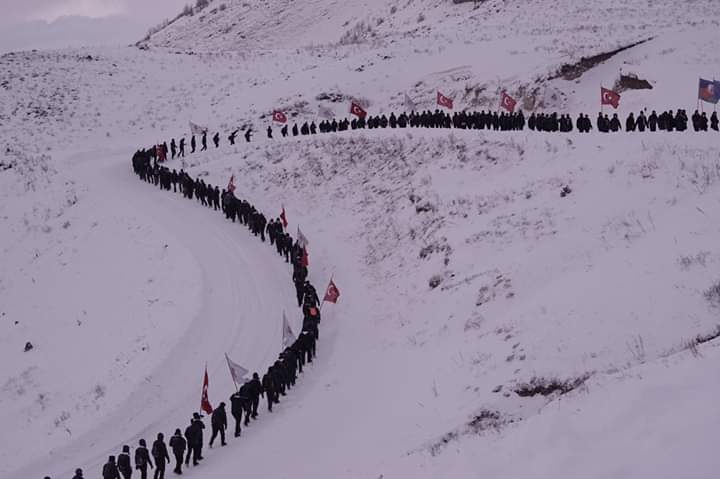 ŞEHİTLER İÇİN KARLI DAĞLARI AŞTILAR