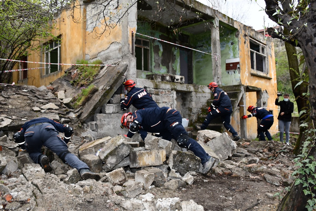 Karabük’te Gerçeğini Aratmayan Deprem Tatbikatı