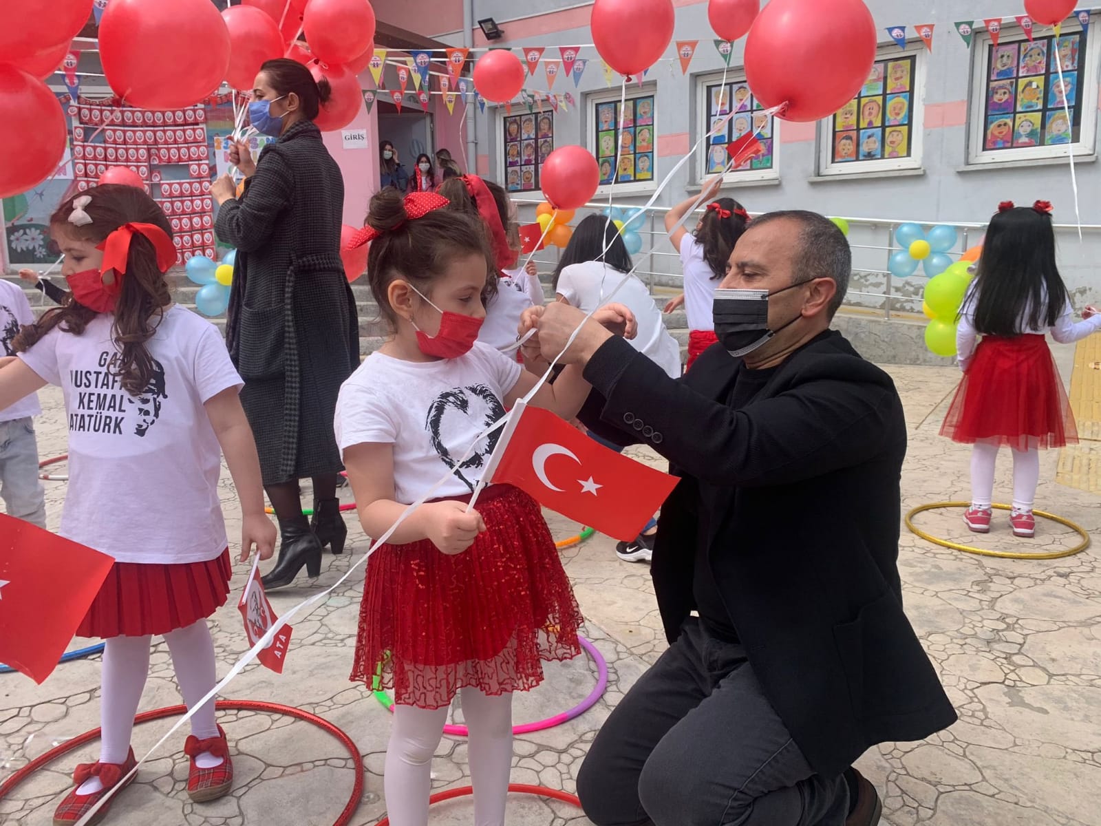 Vali Sonel, Çocuklara Bayram Sevinci Yaşattı 