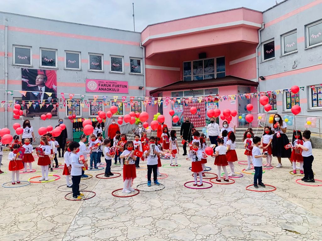 Vali Sonel, Çocuklara Bayram Sevinci Yaşattı 