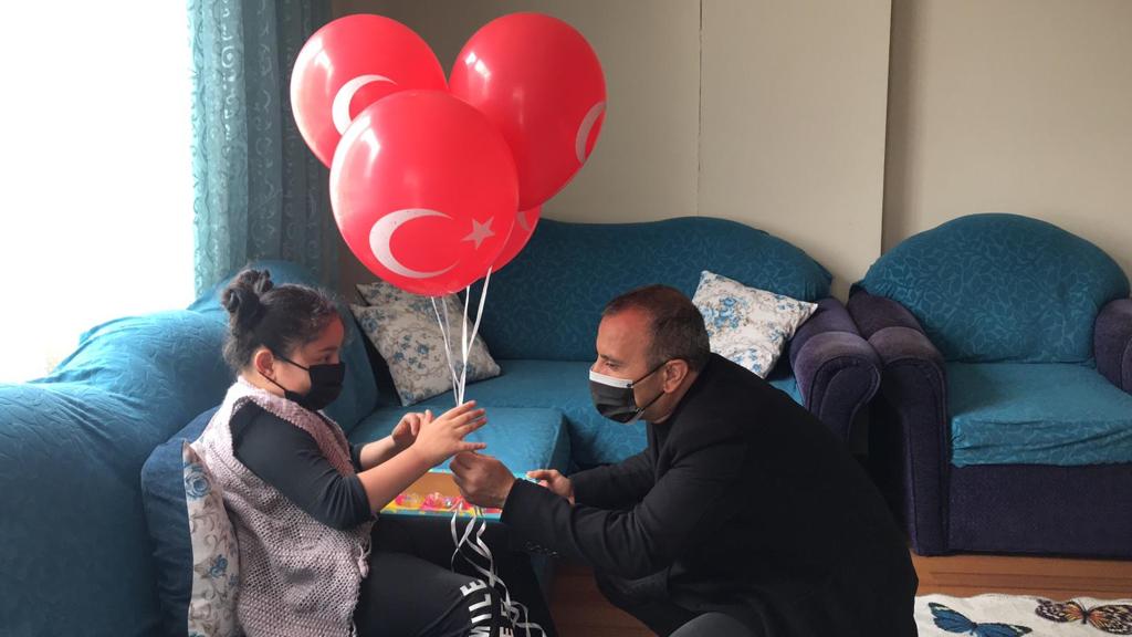 Vali Sonel, Çocuklara Bayram Sevinci Yaşattı 