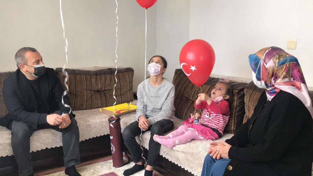 Vali Sonel, Çocuklara Bayram Sevinci Yaşattı 