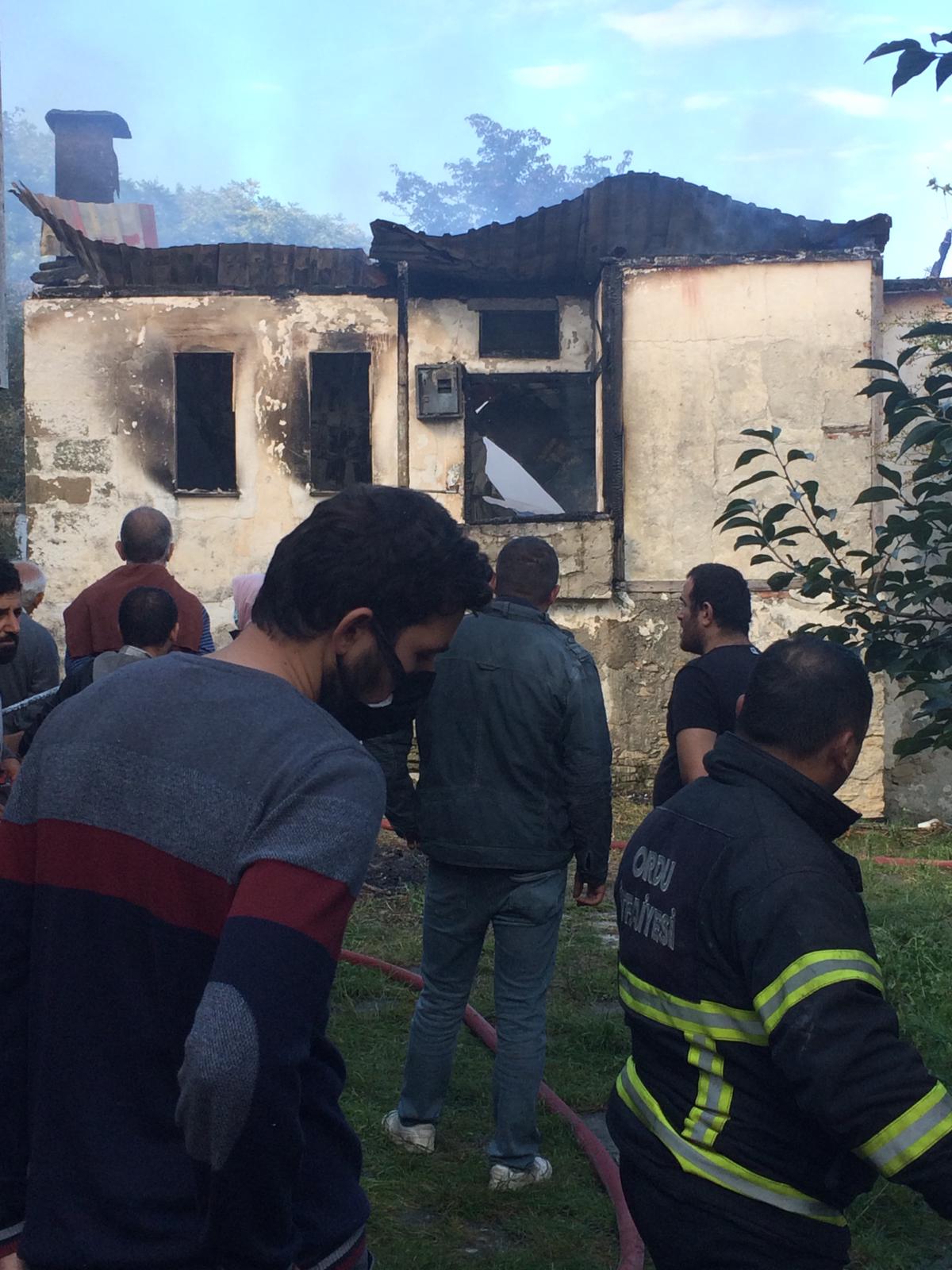 Evinde çıkan yangında öldü