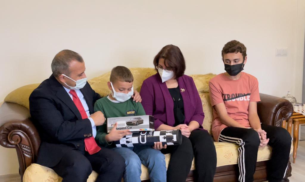 VALİ SONEL VE EŞİ EV ZİYARETLERİNİ SÜRDÜRÜYOR