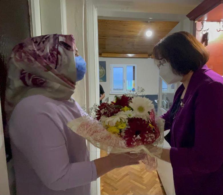 VALİ SONEL VE EŞİ EV ZİYARETLERİNİ SÜRDÜRÜYOR