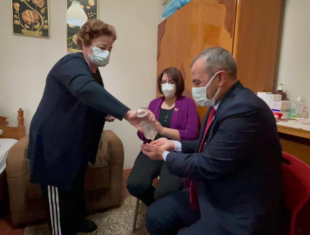 VALİ SONEL VE EŞİ EV ZİYARETLERİNİ SÜRDÜRÜYOR