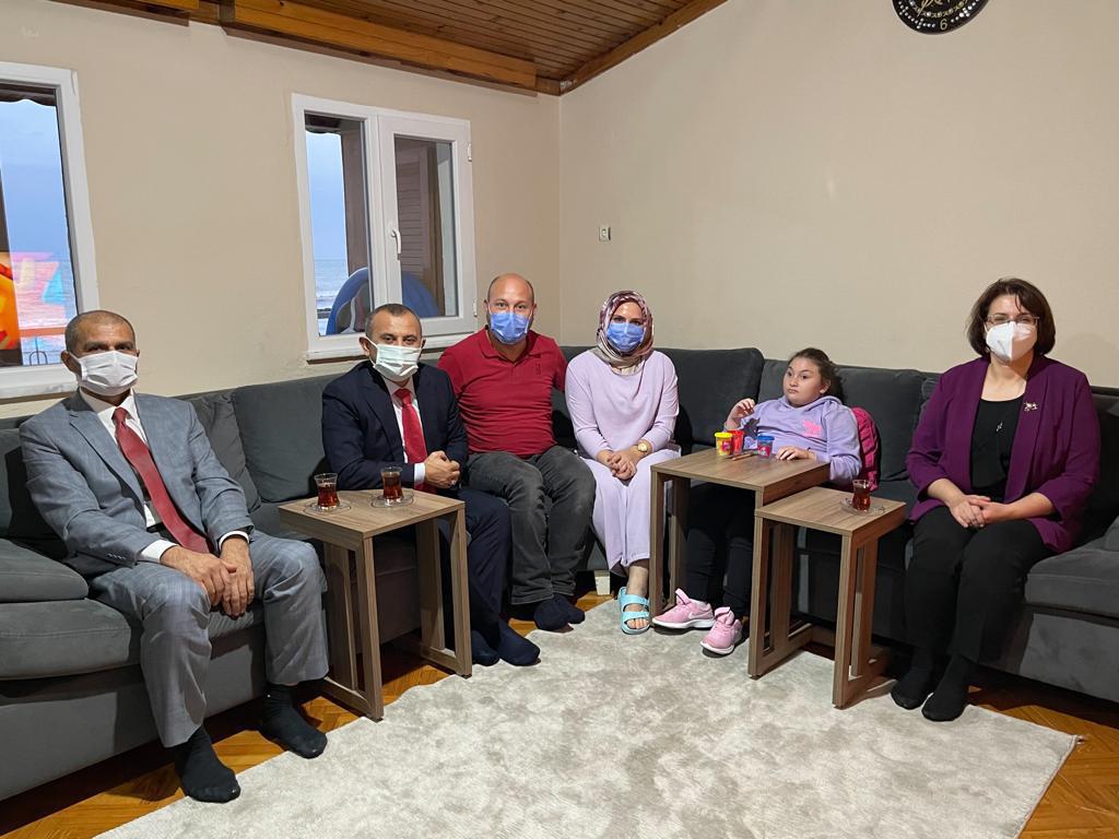 VALİ SONEL VE EŞİ EV ZİYARETLERİNİ SÜRDÜRÜYOR