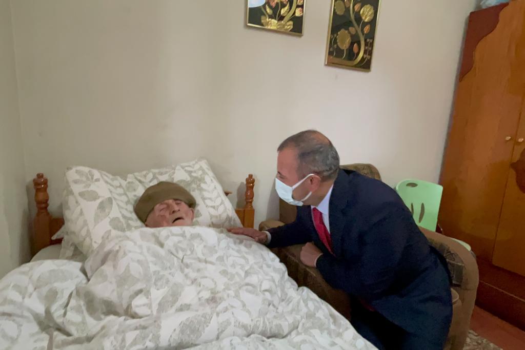 VALİ SONEL VE EŞİ EV ZİYARETLERİNİ SÜRDÜRÜYOR