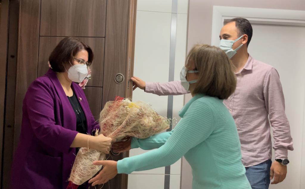 VALİ SONEL VE EŞİ EV ZİYARETLERİNİ SÜRDÜRÜYOR