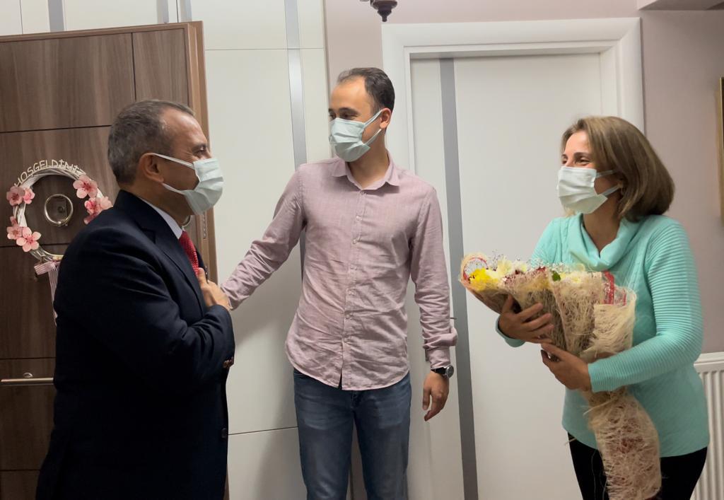 VALİ SONEL VE EŞİ EV ZİYARETLERİNİ SÜRDÜRÜYOR