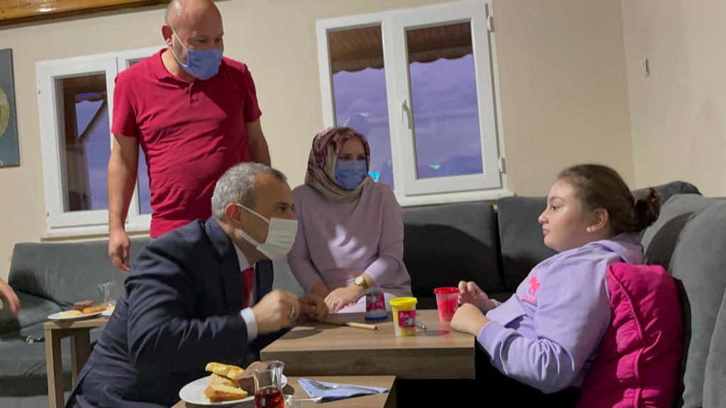 VALİ SONEL VE EŞİ EV ZİYARETLERİNİ SÜRDÜRÜYOR