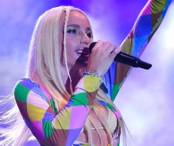 Şarkıcı Gülşen tutuklandı