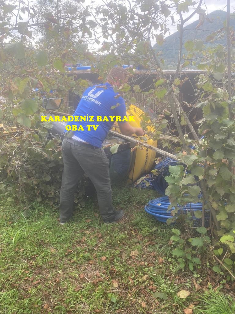 Kepçe Yüklü Kamyon Yan Yattı