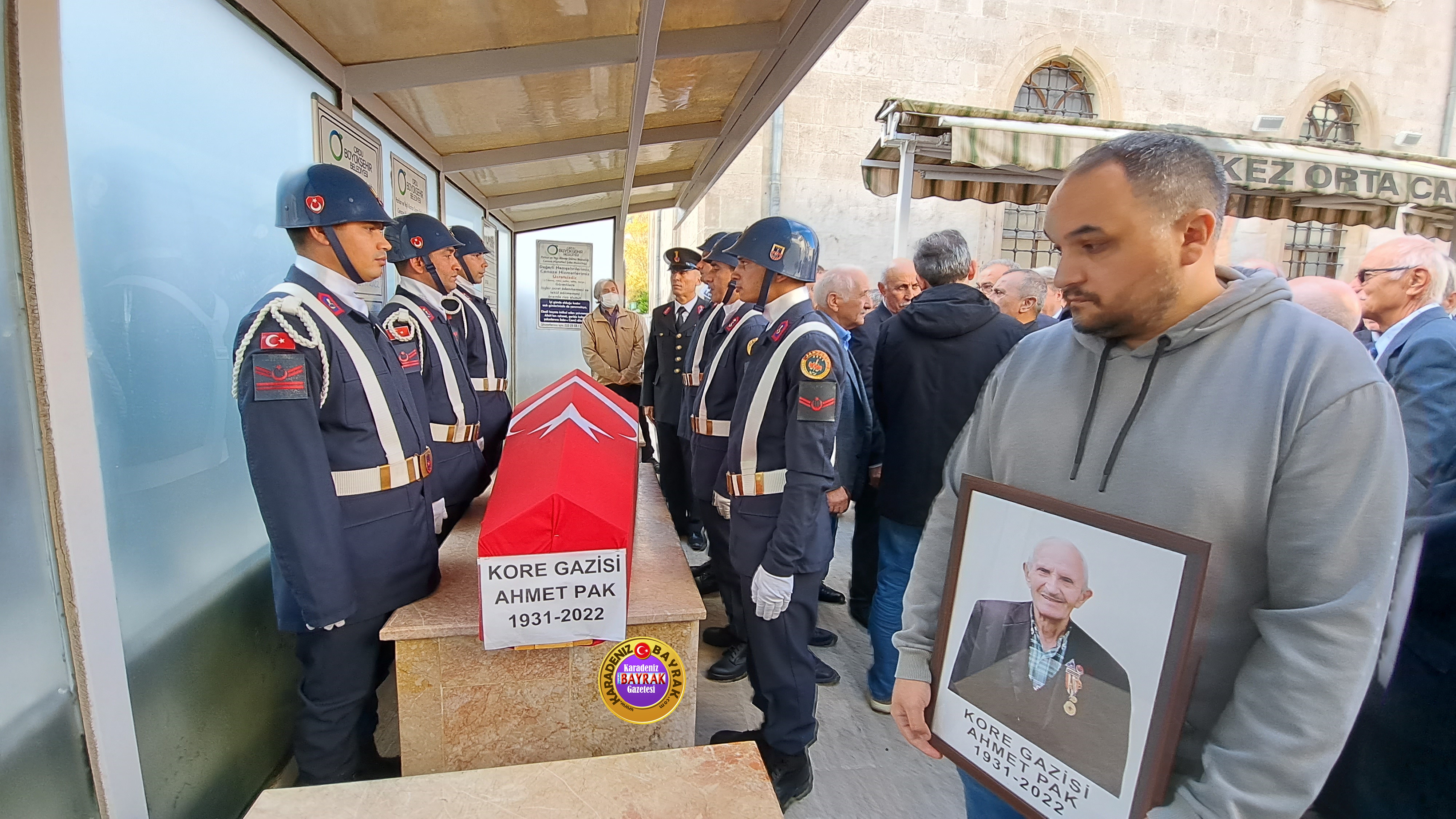 Kore gazisi Ahmet Pak toprağa verildi
